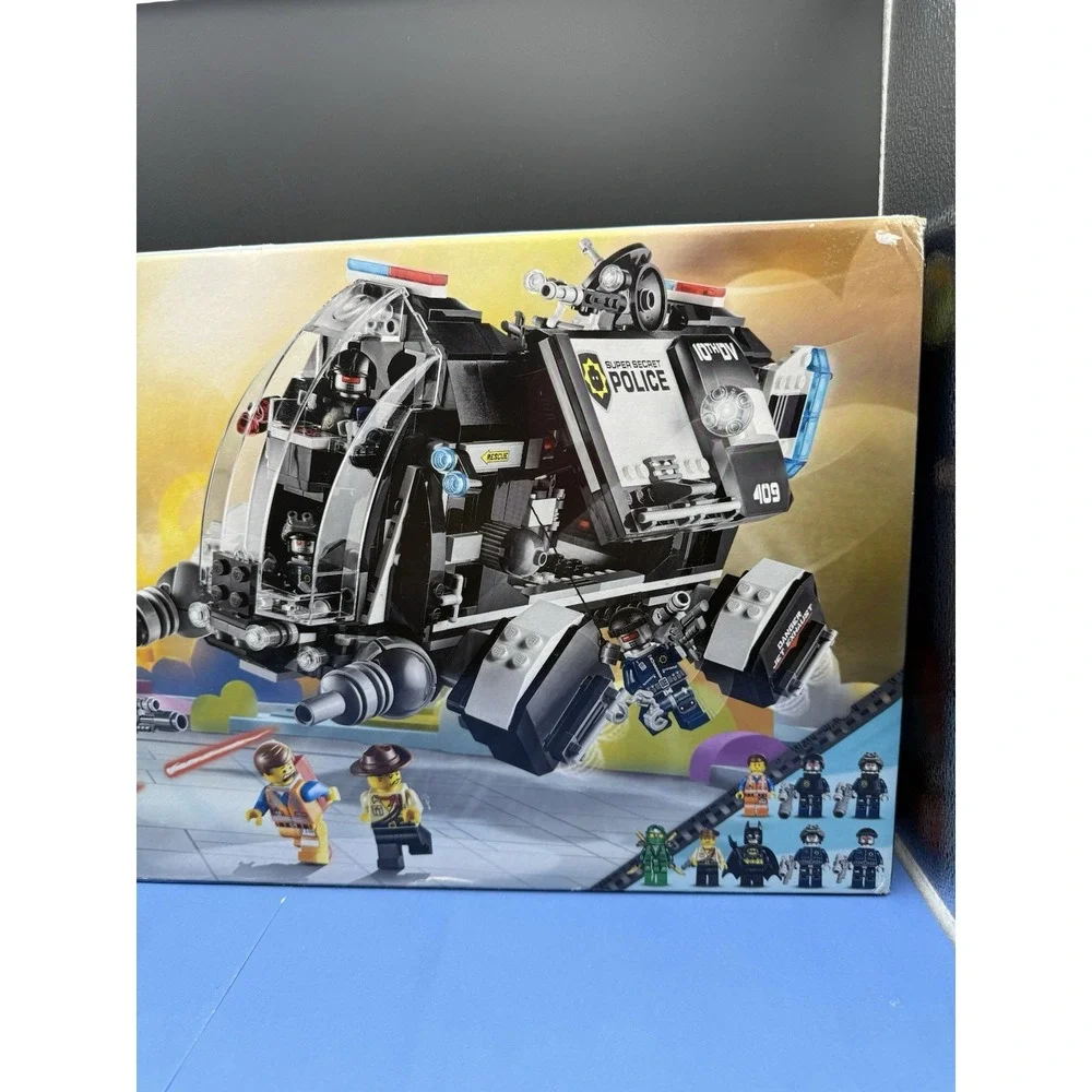 LEGO The LEGO Movie: Super Secret Police Dropship (70815) 100% Complete W/Minifi